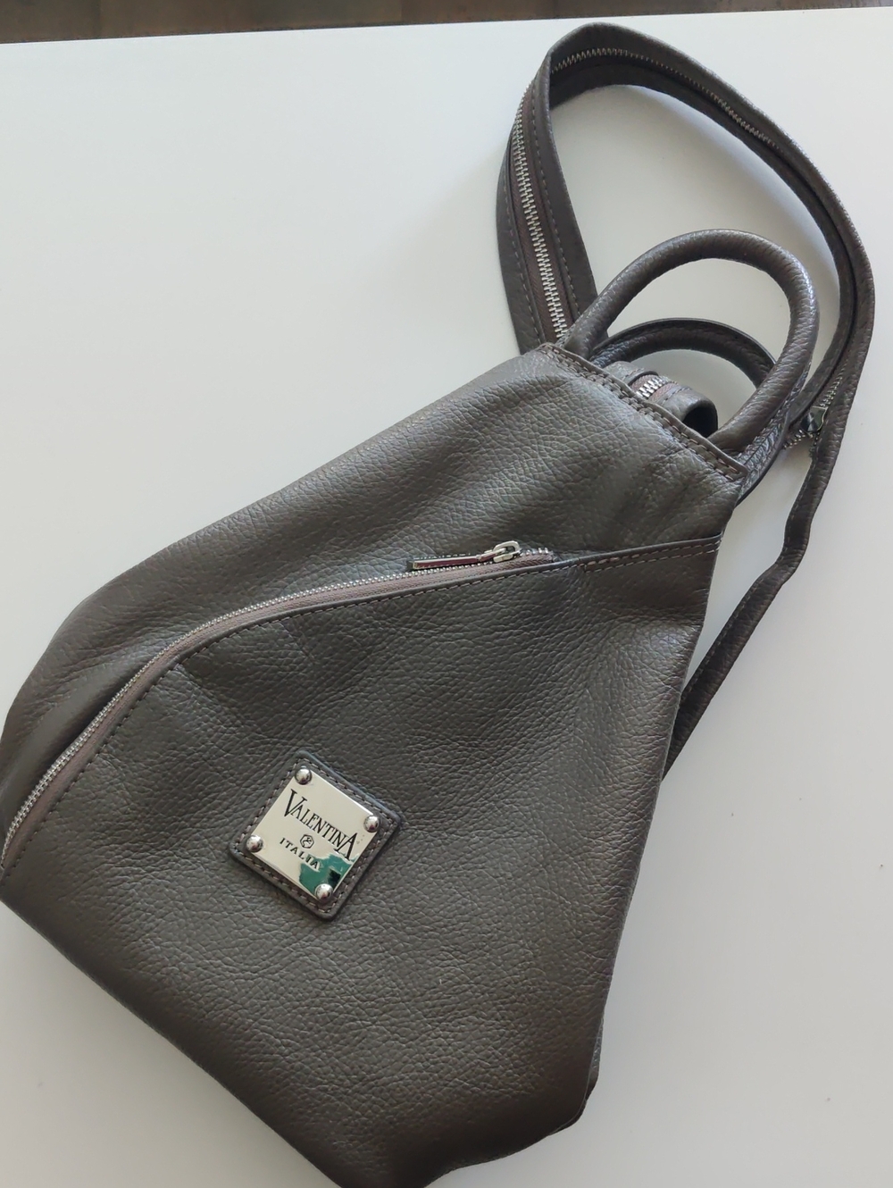 $100🎈Weekend Deal‼️Valentina Womens Pebbled Leather Convertible Sling Backpack
